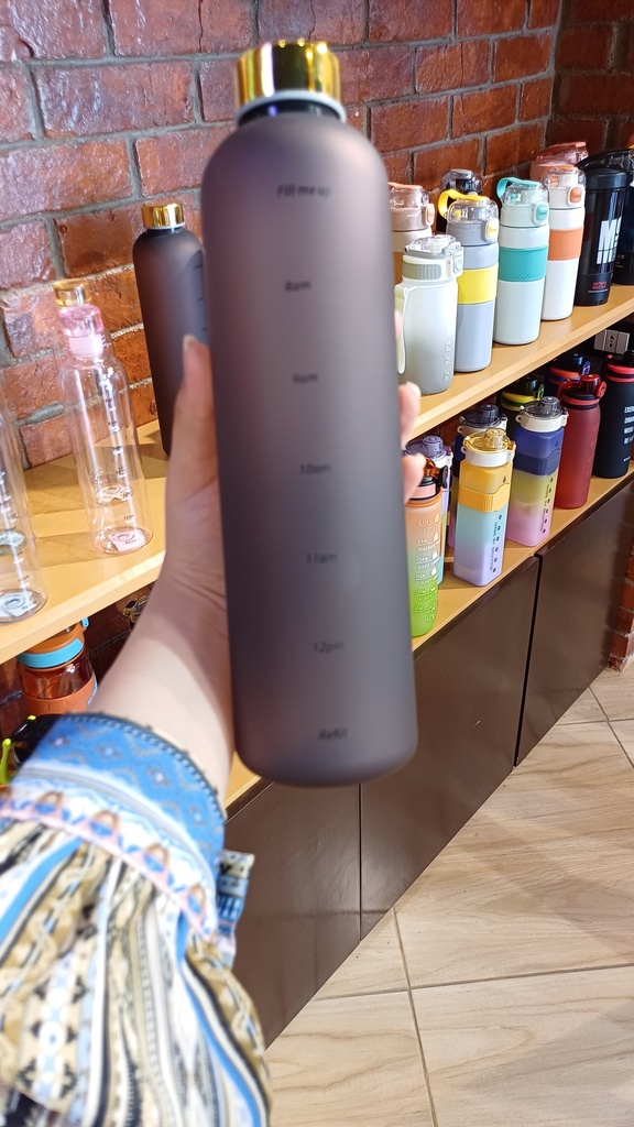 dot bottle with silver cap 1000ml