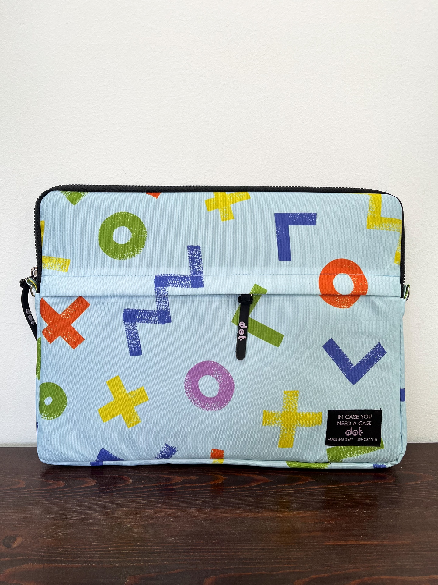 dot Geometric Scribbles in baby blue 15.6 inch Laptop Sleeve