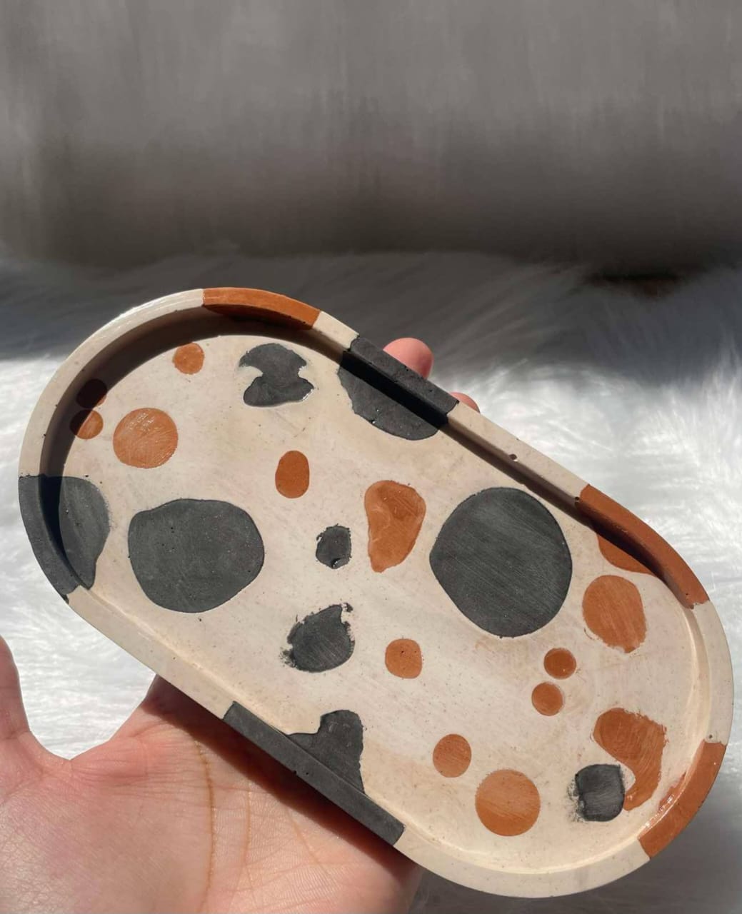 dot كوستر بيضاوي